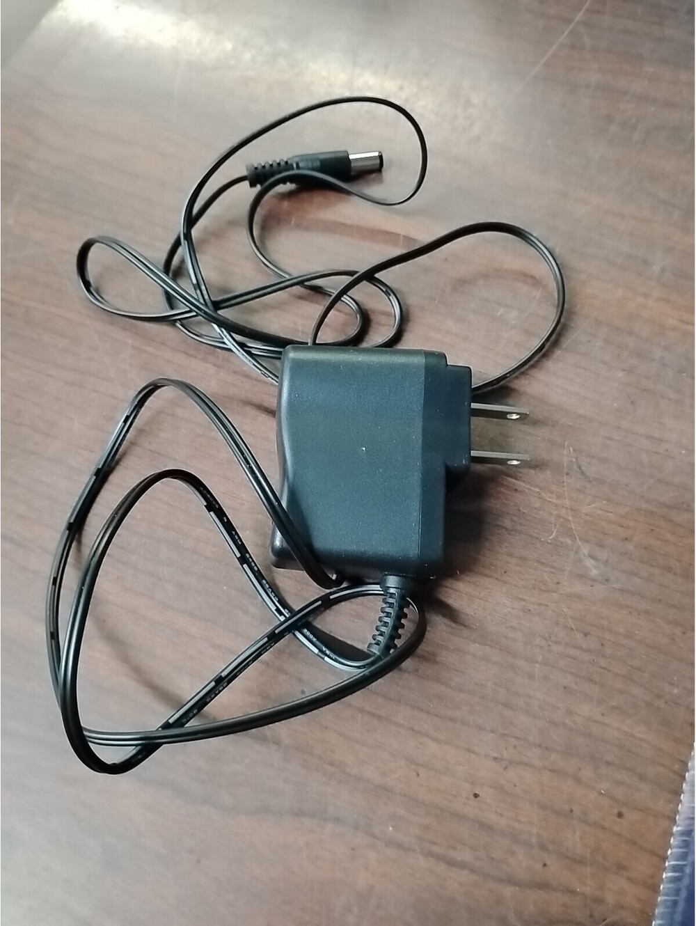 Switching Adapter, Model No: SAC11050151-X1. Input:AC100-240V, 50/60Hz, 65mA